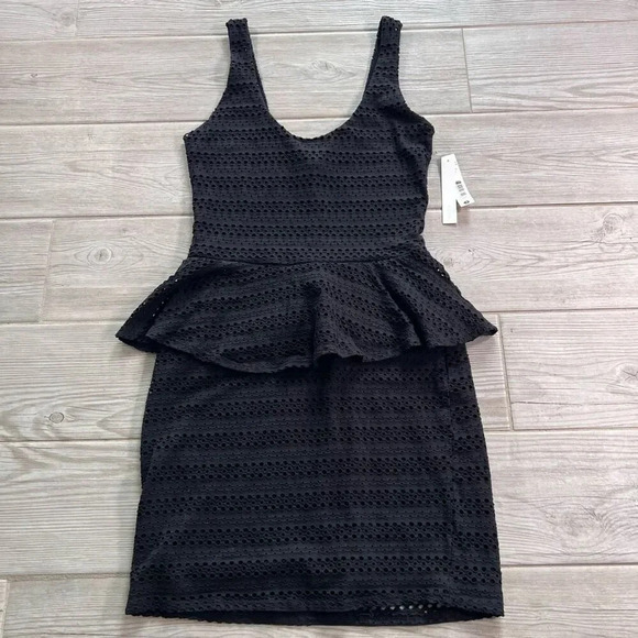 Aqua Womens Black Eyelet Peplum Sleeveless Mini Dress‎ Size Small NWT - Picture 1 of 8